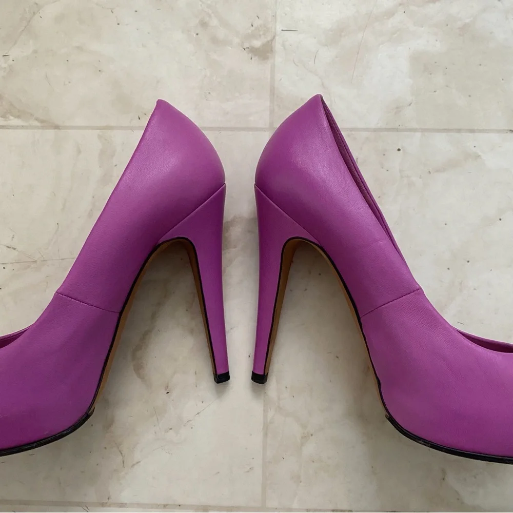 Chanel Made in Italy Interlocking CC Logo Purple Navy Leather Pumps Heels 6/36